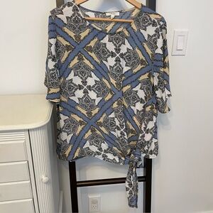 Como Blu blouse. Ties at front. Size XL. So pretty! Summer colours!
